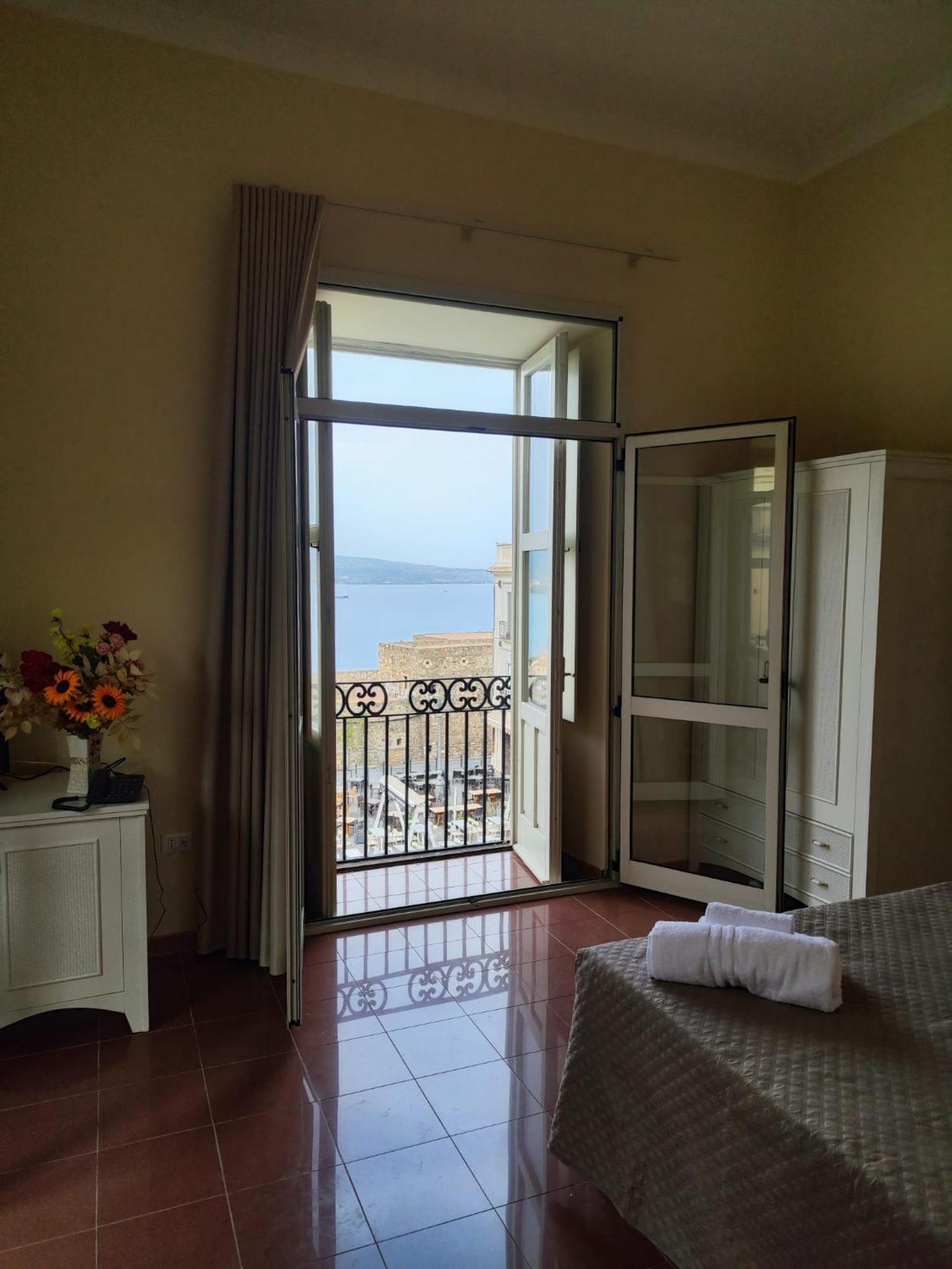 Hotel Della Piazza 皮佐 外观 照片